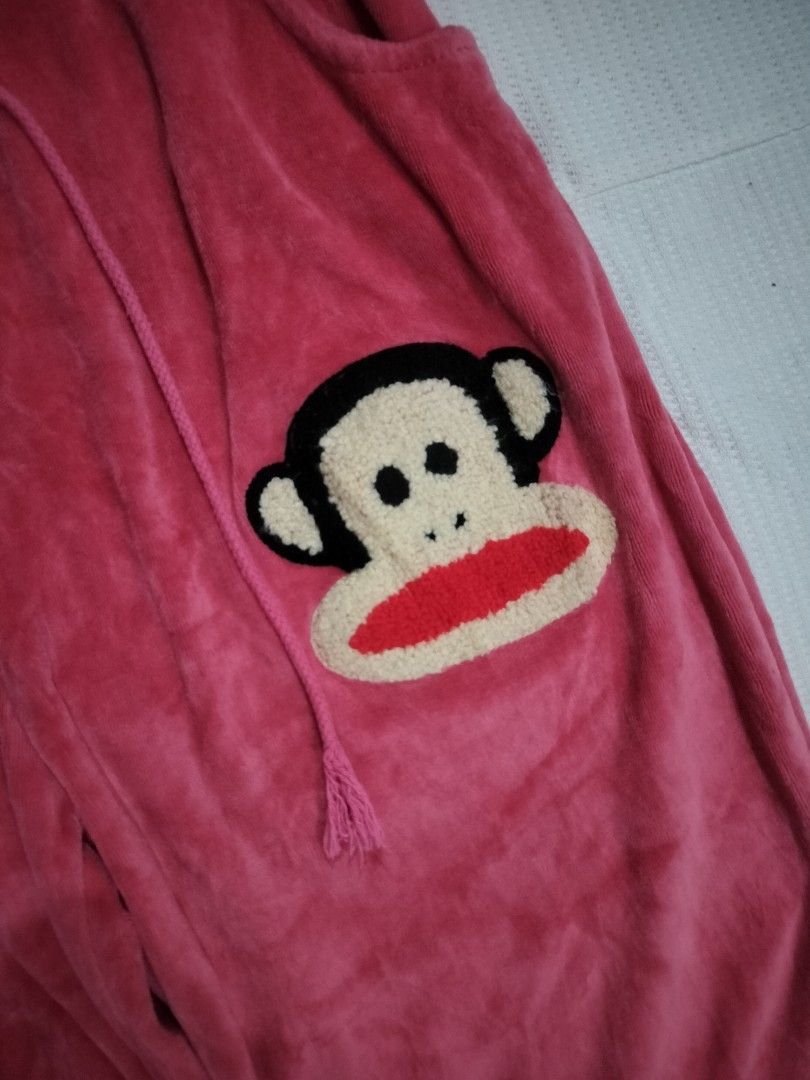 Paul Frank Sweatpants (Category: Other Bottoms) located in Baguio. Submitted by nnthnnth (Listing ID 1458788712, Image 3). Description: PM for more inquiries 🖤 Waistline: 29 Length: 39 No tags.