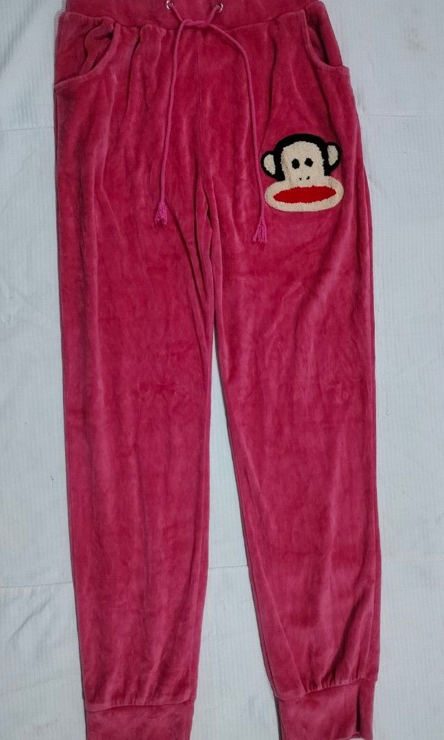 Paul Frank Sweatpants (Category: Other Bottoms) located in Baguio. Submitted by nnthnnth (Listing ID 1458788712, Image 2). Description: PM for more inquiries 🖤 Waistline: 29 Length: 39 No tags.