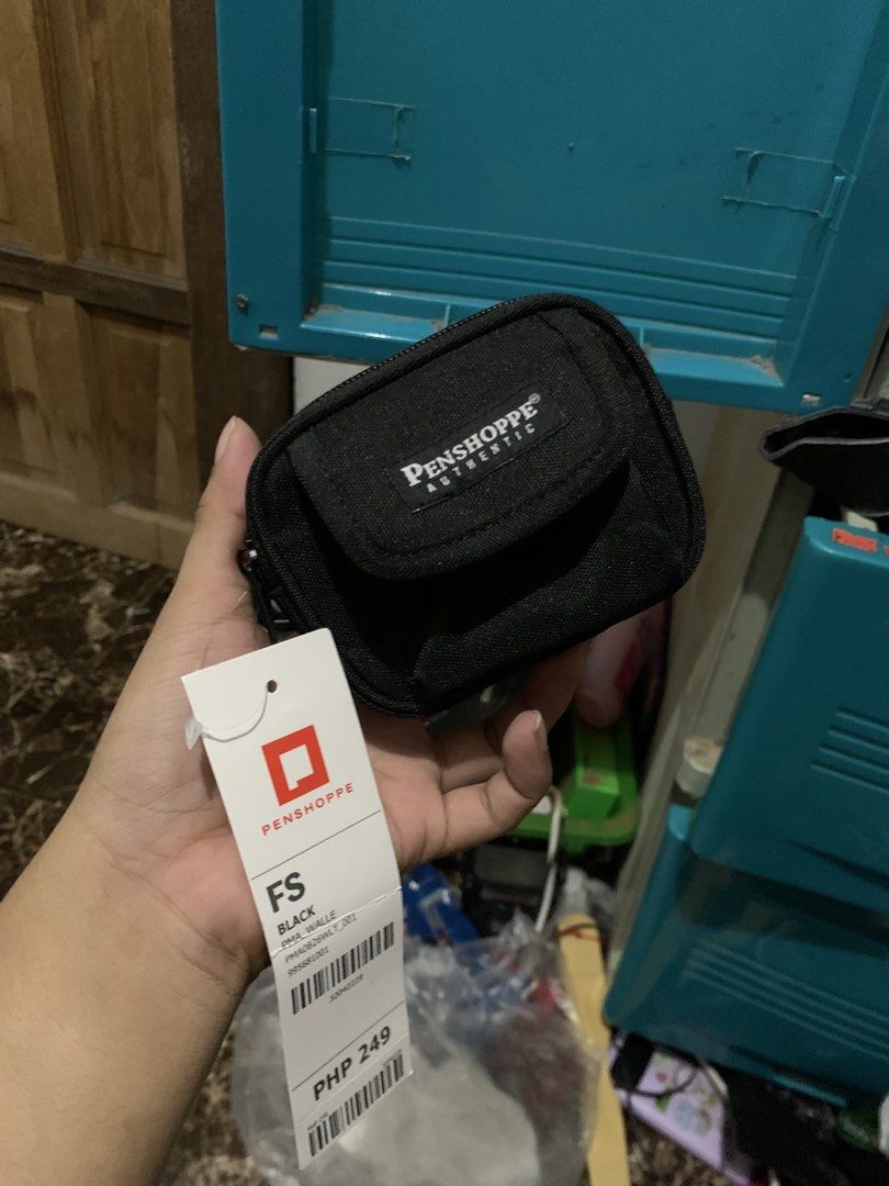 Penshoppe Authentic Black Utility Pouch / Wallet — Free Size (Category: Wallets & Card Holders) located in San Juan, La Union. Submitted by declutteringog7 (Listing ID 1458803047, Image 3). Description: 📦 Product Details — Penshoppe Pouch / Wallet 150 lp 🏷️ Title Penshoppe Authentic Black Utility Pouch / Wallet — Free Size 💰 Price ₱249.00 (Original SRP as marked on tag) 📌 Brand & Origin • Brand: Penshoppe — Filipino lifestyle brand, founded 1