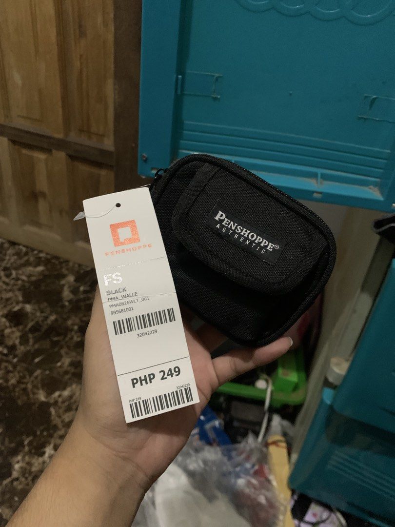 Penshoppe Authentic Black Utility Pouch / Wallet — Free Size (Category: Wallets & Card Holders) located in San Juan, La Union. Submitted by declutteringog7 (Listing ID 1458803047, Image 2). Description: 📦 Product Details — Penshoppe Pouch / Wallet 150 lp 🏷️ Title Penshoppe Authentic Black Utility Pouch / Wallet — Free Size 💰 Price ₱249.00 (Original SRP as marked on tag) 📌 Brand & Origin • Brand: Penshoppe — Filipino lifestyle brand, founded 1
