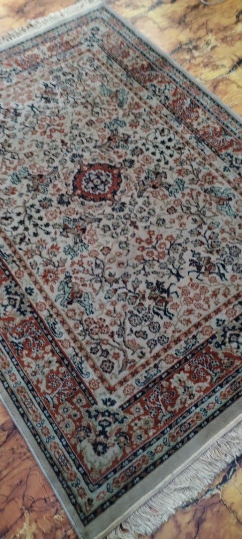 Persian Style Area Rug with Tassels (Category: Carpets, Mats & Flooring) located in Caloocan City. Submitted by rowely_jpn (Listing ID 1458873961, Image 3). Description: Japan surplus Vintage carpet Beautiful area rug with intricate floral patterns. Features a classic Persian design with a central medallion and decorative border. The edges have fringe tassels. Adds warmth and style to any room. Measures approximately [insert dimensions here if kn