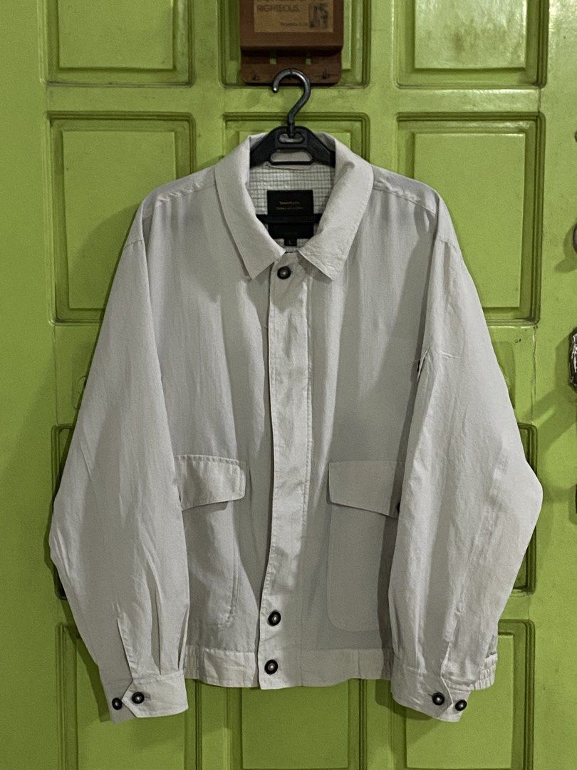 Peter Luger Jacket - Guaranteed Quality (Category: Coats, Jackets and Outerwear) located in Caloocan City. Submitted by royalturtle-1071 (Listing ID 1458841982, Image 1). Description: - Lightweight Peter Luger jacket - Classic collar and button-up front - Two chest pockets with button closures - Elasticated cuffs and hem - Subtle checkered lining - Ideal for layering.
