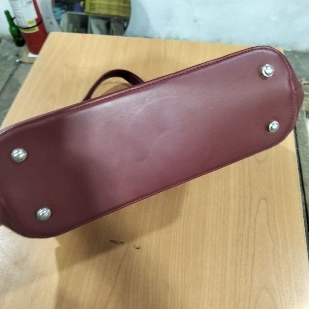 Pierre Cardin (Category: Purses & Pouches) located in El Salvador. Submitted by francheskaukayukay (Listing ID 1458781861, Image 3). Description: .