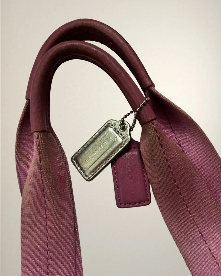 Pink Coach Daisy Tote (Category: Shoulder Bags) located in Dasmarinas. Submitted by caitswardrobe (Listing ID 1458786547, Image 3). Description: .