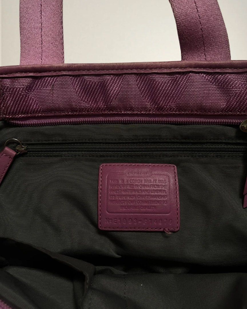 Pink Coach Daisy Tote (Category: Shoulder Bags) located in Dasmarinas. Submitted by caitswardrobe (Listing ID 1458786547, Image 2). Description: .