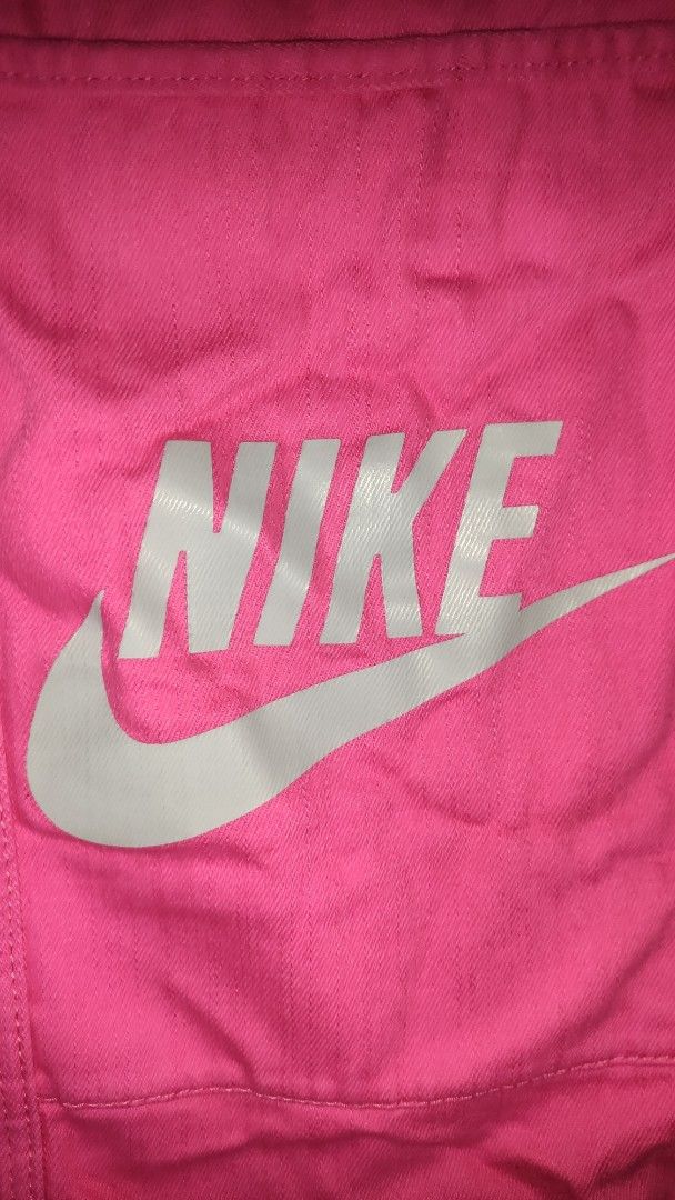 Pink Nike Tote Bag (Category: Tote Bags) located in Imus. Submitted by ryanneakiko (Listing ID 1458784519, Image 2). Description: NEW ARRIVAL 📌980+sf NIKE OVER SIZE TOTE 🇯🇵SOURCE: JAPAN SURPLUS bawal Po sa maselan, NO ISSUE , MALINIS LOOB AT LABAS ✅MINE NOW PAY NOW no reservations 📌1st to pay basis , una mkakabayad kanyA kahit na invoice na kapag dpa paid item still available COURIER ↙️ 📌COD : SF only via SPX COURIER 📌FLASH EXPRESS: NO COD/