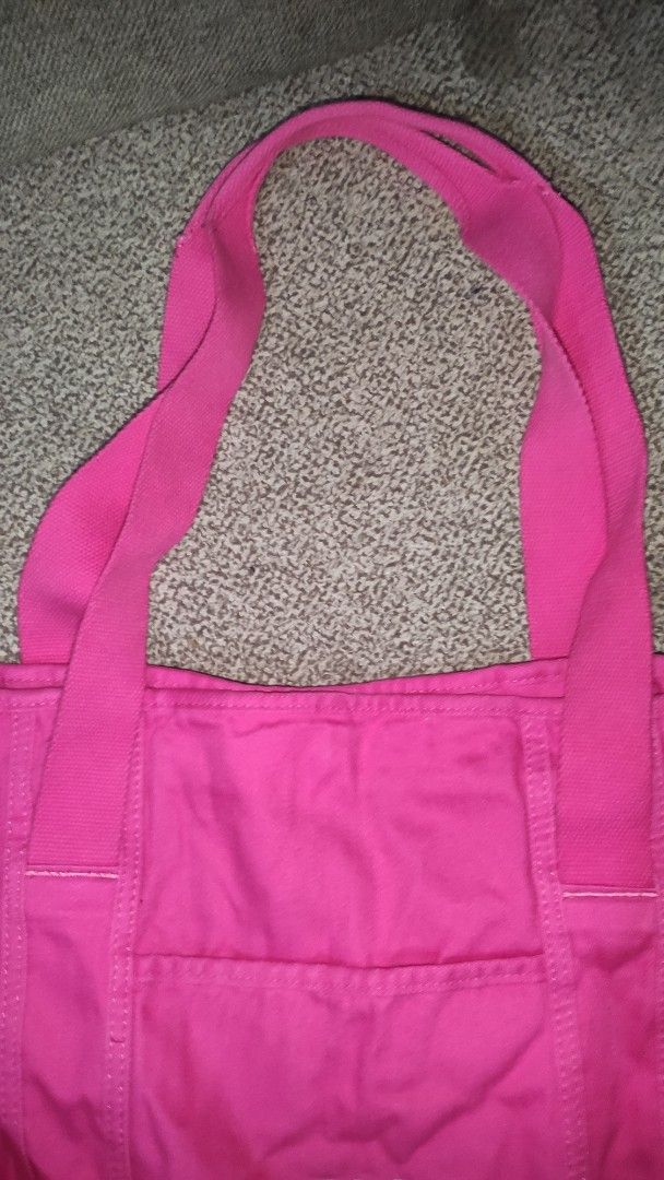 Pink Nike Tote Bag (Category: Tote Bags) located in Imus. Submitted by ryanneakiko (Listing ID 1458784519, Image 3). Description: NEW ARRIVAL 📌980+sf NIKE OVER SIZE TOTE 🇯🇵SOURCE: JAPAN SURPLUS bawal Po sa maselan, NO ISSUE , MALINIS LOOB AT LABAS ✅MINE NOW PAY NOW no reservations 📌1st to pay basis , una mkakabayad kanyA kahit na invoice na kapag dpa paid item still available COURIER ↙️ 📌COD : SF only via SPX COURIER 📌FLASH EXPRESS: NO COD/
