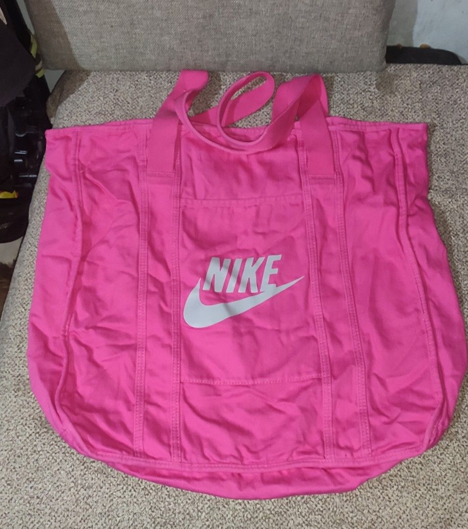Pink Nike Tote Bag (Category: Tote Bags) located in Imus. Submitted by ryanneakiko (Listing ID 1458784519, Image 1). Description: NEW ARRIVAL 📌980+sf NIKE OVER SIZE TOTE 🇯🇵SOURCE: JAPAN SURPLUS bawal Po sa maselan, NO ISSUE , MALINIS LOOB AT LABAS ✅MINE NOW PAY NOW no reservations 📌1st to pay basis , una mkakabayad kanyA kahit na invoice na kapag dpa paid item still available COURIER ↙️ 📌COD : SF only via SPX COURIER 📌FLASH EXPRESS: NO COD/