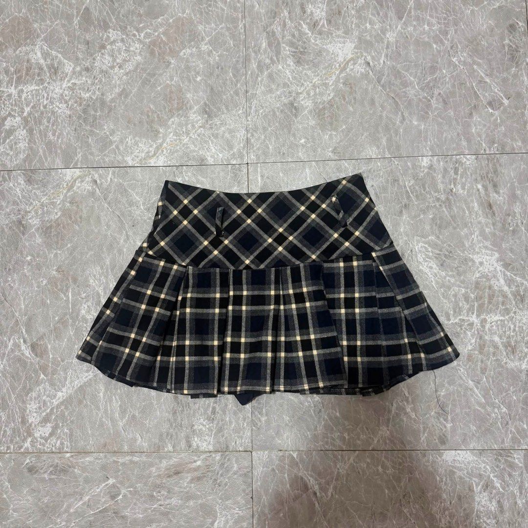 Plaid Skirt with inner shorts (Category: Skirts) located in Mambusao. Submitted by mslvlprd (Listing ID 1458767638, Image 1). Description: .