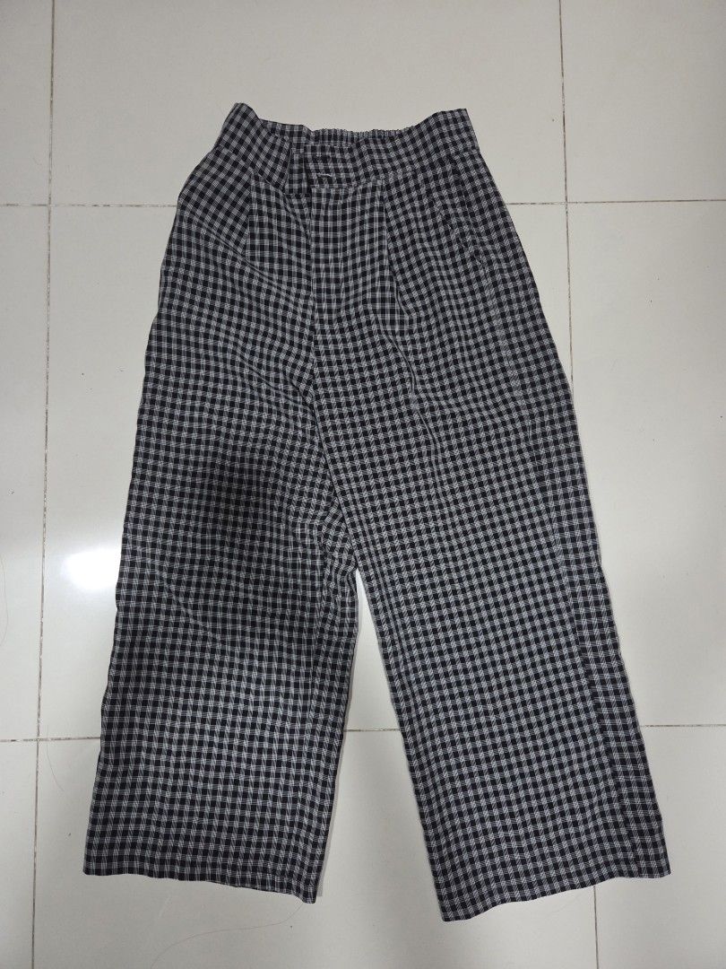 Plaid Wide Leg Trousers (Category: Other Bottoms) located in Dagupan City. Submitted by usagiirl (Listing ID 1458783925, Image 1). Description: Don't remember when I got this but I used to wear this a lot but now I don't. :P Fits a small best, in my experience. Payments through Gcash..