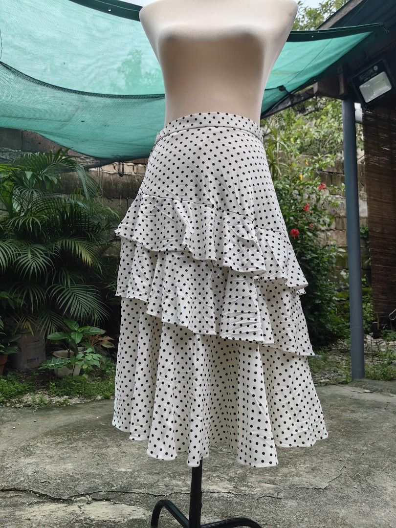 Polka Dot Ruffles Midi Flowy Skirt (Category: Skirts) located in Taguig. Submitted by chielatte (Listing ID 1458762737, Image 2). Description: 121 please manage your expectation this is a preloved item W26xL26.