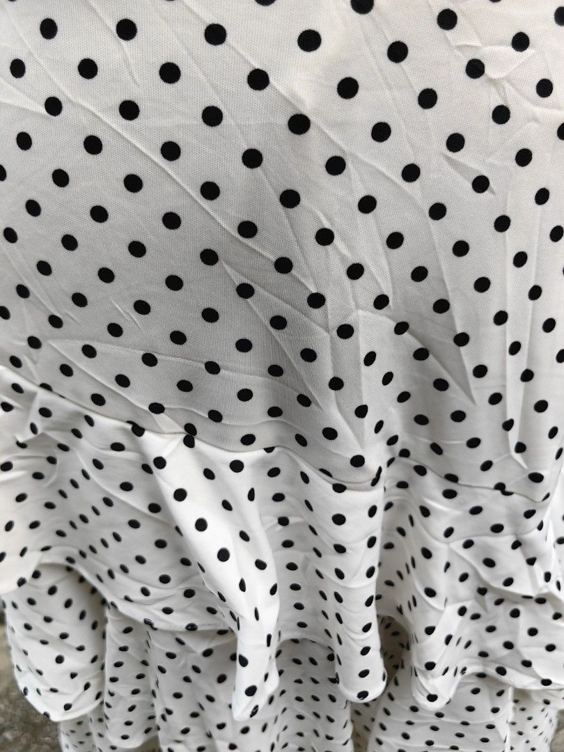 Polka Dot Ruffles Midi Flowy Skirt (Category: Skirts) located in Taguig. Submitted by chielatte (Listing ID 1458762737, Image 3). Description: 121 please manage your expectation this is a preloved item W26xL26.