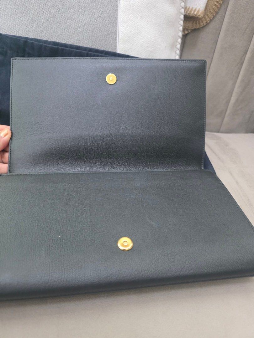 Pre loved for sale (Category: Luxury Bags & Wallets) located in Taytay. Submitted by prettypicks_1188 (Listing ID 1458703266, Image 2). Description: 💯% authentic .