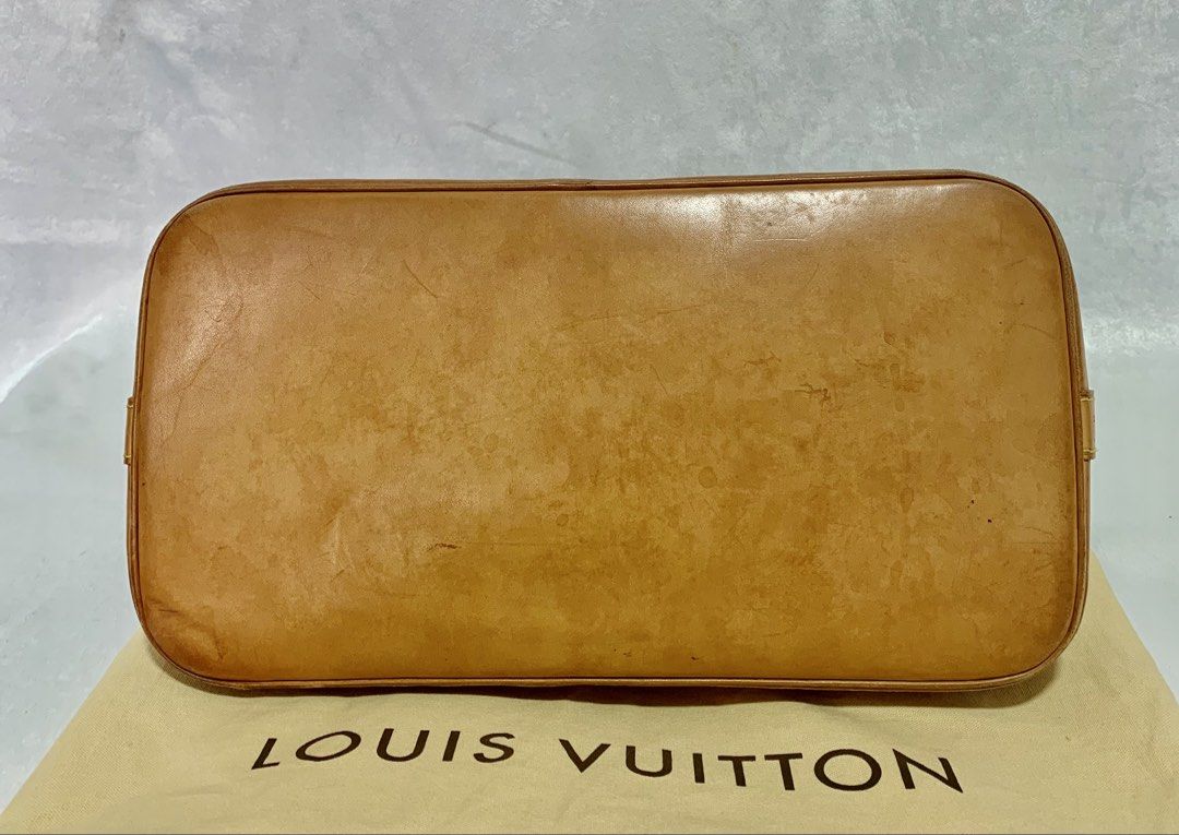 Pre-owned Louis Vuitton Bag (Category: Shoulder Bags) located in Manila. Submitted by aleta.886 (Listing ID 1458723324, Image 2). Description: Pre-owned monogram canvas Alma Louis Vuitton clean and in good condition.
