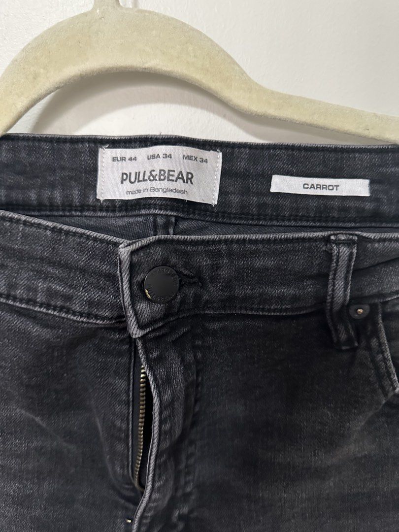 Pull & Bear Carrot Fit Distressed Black Jeans Size 34 (Category: Jeans) located in Mandaluyong City. Submitted by p_dcltrs (Listing ID 1458756015, Image 2). Description: - Pull & Bear Black Carrot Fit Jeans - Size: 34 (USA) - Distressed details and knee rips for a rugged look.