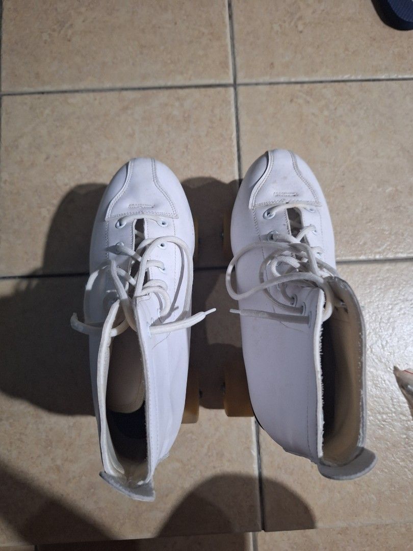Quad rollerskates (Category: Other Sports Equipment and Supplies) located in Kuala Lumpur. Submitted by jivylin (Listing ID 1458831335, Image 2). Description: Og price rm60-70, selling at rm45 because it's too big for me. Has scruff marks from usage, wheels light up with rainbow colour's Meant for size 41 and comes with kit to change bearings? Can choose to self pickup, meetup or delivery (discuss in dms).