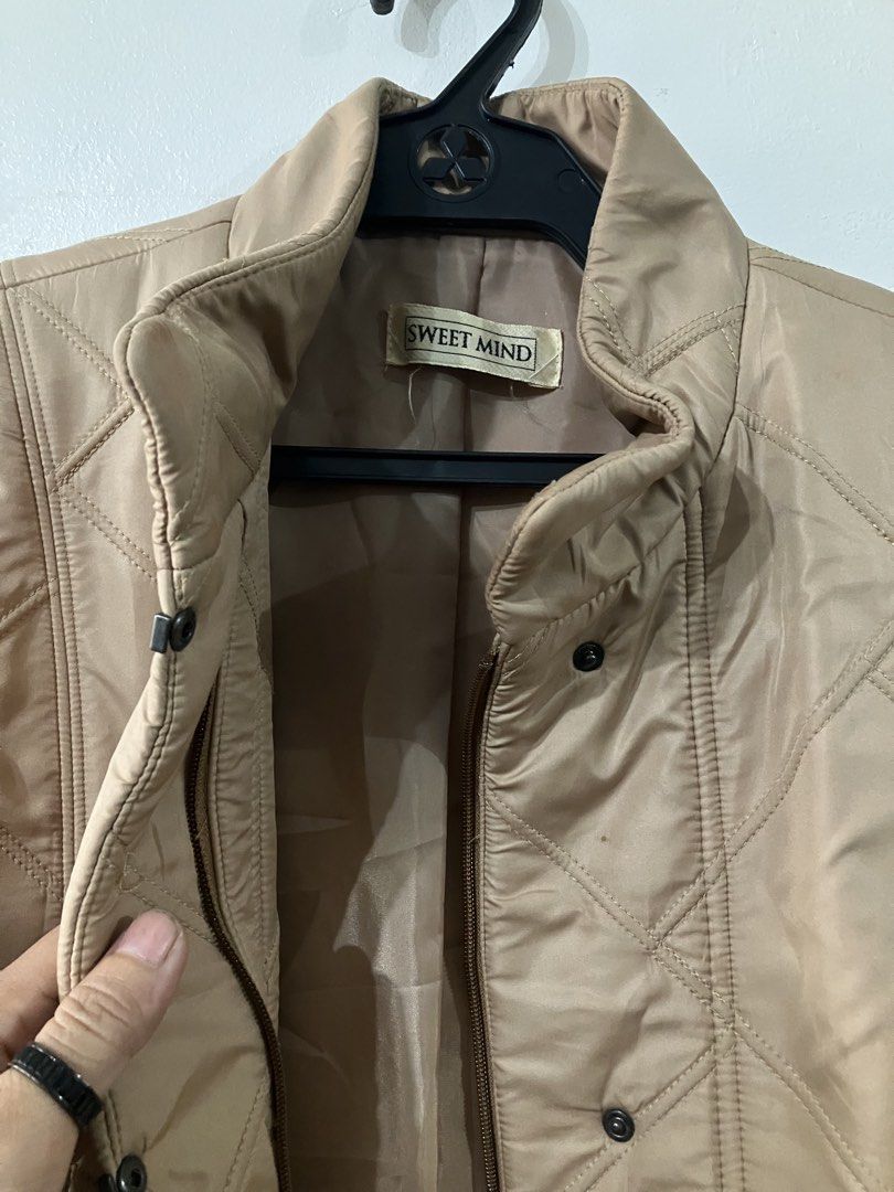Quilted jacket/coat (Category: Coats, Jackets and Outerwear) located in Angeles City. Submitted by jnwsurplus (Listing ID 1458714926, Image 3). Description: beige quilted jacket featuring a stand-up collar and front pockets. .