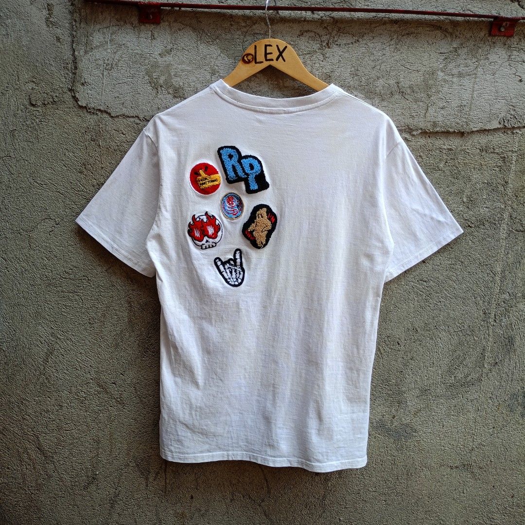 RANDOM SHIRT (Category: Tshirts & Polo Shirts ) located in Koronadal. Submitted by thriflex.29 (Listing ID 1458826445, Image 2). Description: RANDOM SHIRT PERO SOBRANG SOLID Size: Small To Medium Measurements: Width 19.5 Length 28 Condition: 9/10 - Excellent Colorate: 9.5/10 No issue Price: 250.