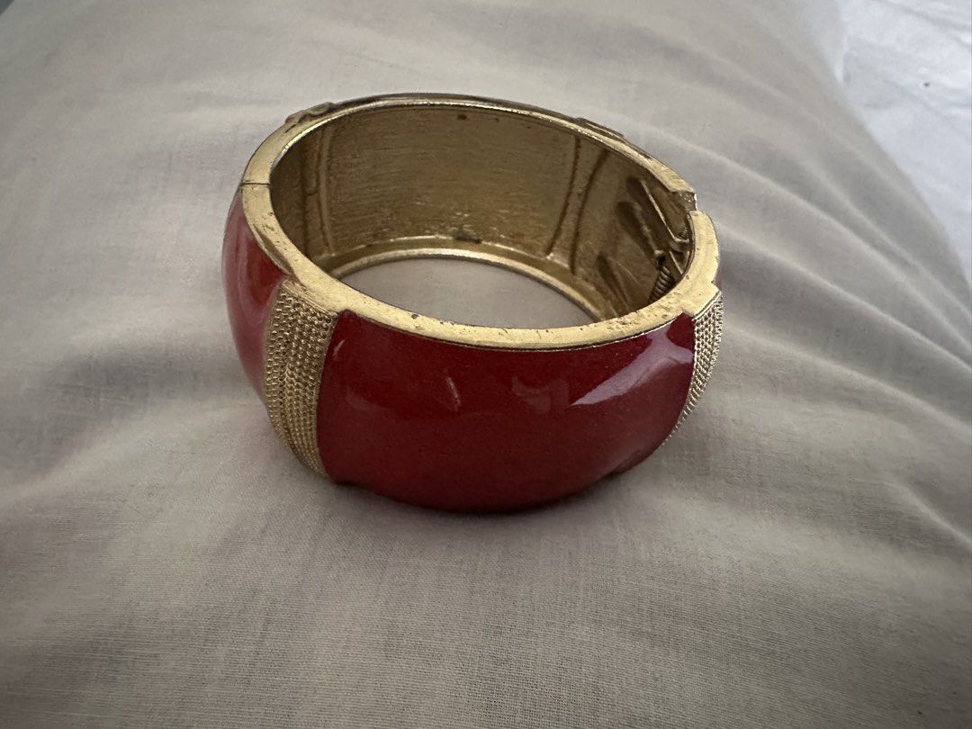 Red and Gold y2k niche rare Bangle (Category: Bracelets) located in Caloocan City. Submitted by rinhercloset (Listing ID 1458765024, Image 3). Description: perfect for y2k layering and stacking baddies! price super negotiable 🤍.