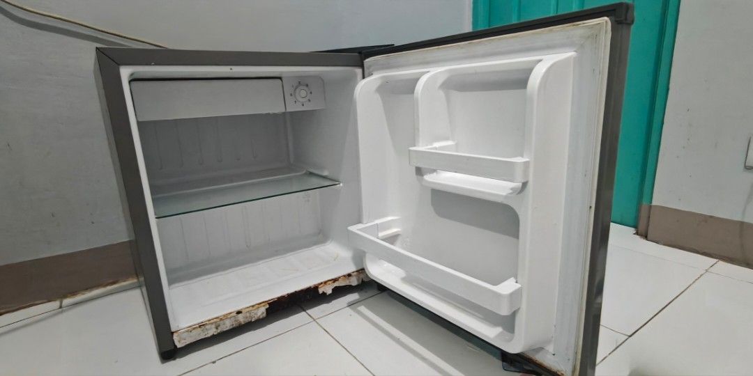 Refrigerator (Category: Refrigerators and Freezers) located in Manila. Submitted by jazz93380 (Listing ID 1458720811, Image 3). Description: Used but in good condition and working well. Price is negotiable. Brand:Eureka.