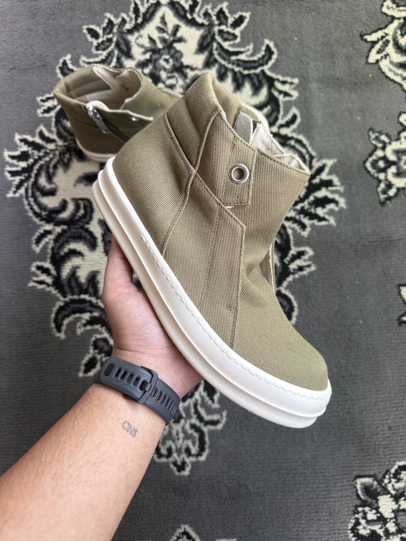Rick Owens DRKSHDW Olive Island Dunks (Category: Sneakers) located in Quezon City. Submitted by jawnzslayer (Listing ID 1458812582, Image 2). Description: rick owens drkshdw olive island dunks no box, pair only size 40 can fit 7-7.5 even a slim 8 brand new fitted only selling way below retail of 38-44k .