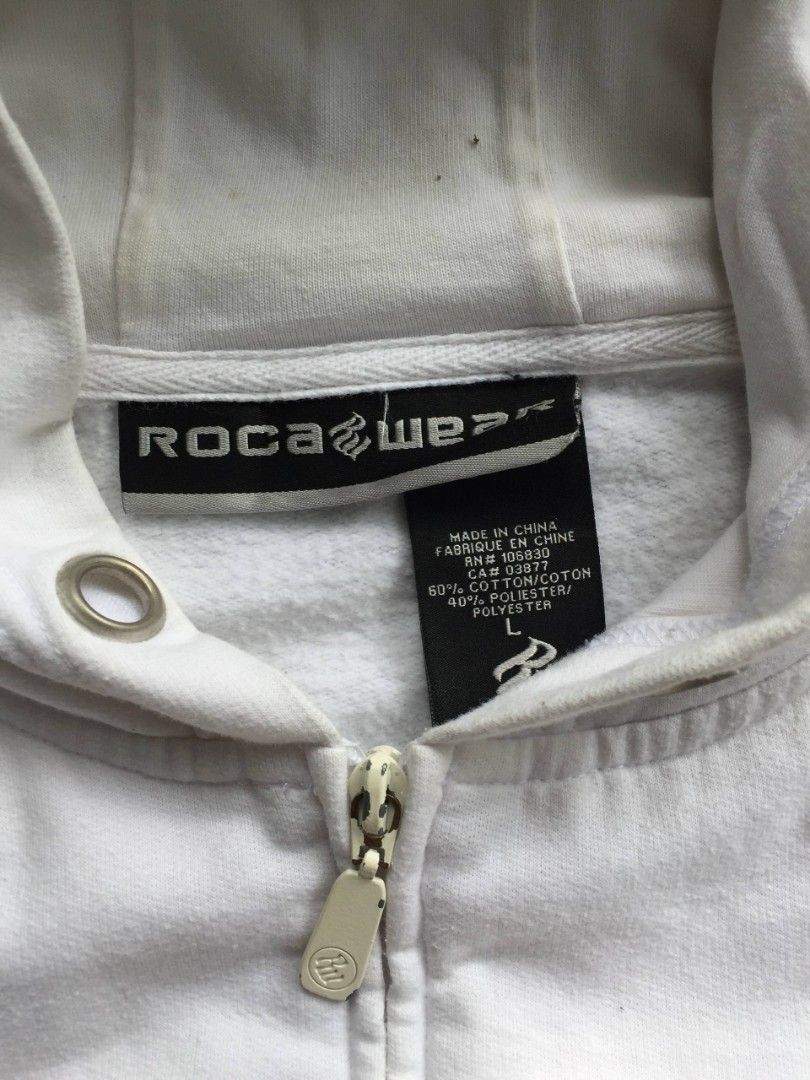 Rocawear Y2K Jacket (Category: Everything Else Others) located in Calamba. Submitted by mysticcat-5ccee5 (Listing ID 1458696341, Image 2). Description: 📌Rocawear Zip-up Hoodie Size Large Dimes 📏 Length:29 Width:24.5 Good Condition 8/10 Cr Need wash 💸349+Shipping Fee 📌Calamba, Laguna.