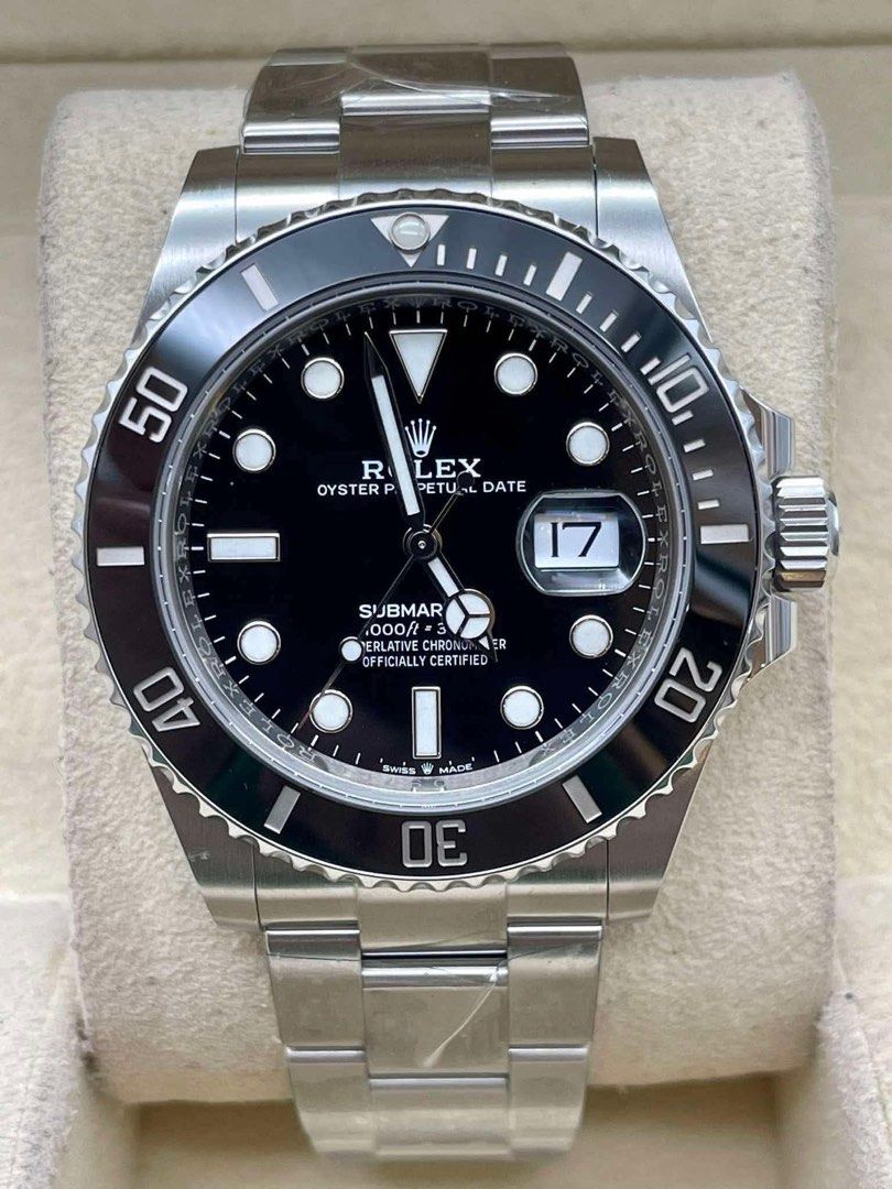 Rolex Submariner Date Black Dial Automatic Watch (Category: Luxury Watches) located in Manila. Submitted by watchesbyjamesdy (Listing ID 1458750217, Image 2). Description: - Rolex Submariner Date - Black dial with date window - Automatic movement - Stainless steel case and bracelet - Water resistant up to 1000ft/300m - Classic dive watch design - Perfect for everyday or special occasions.