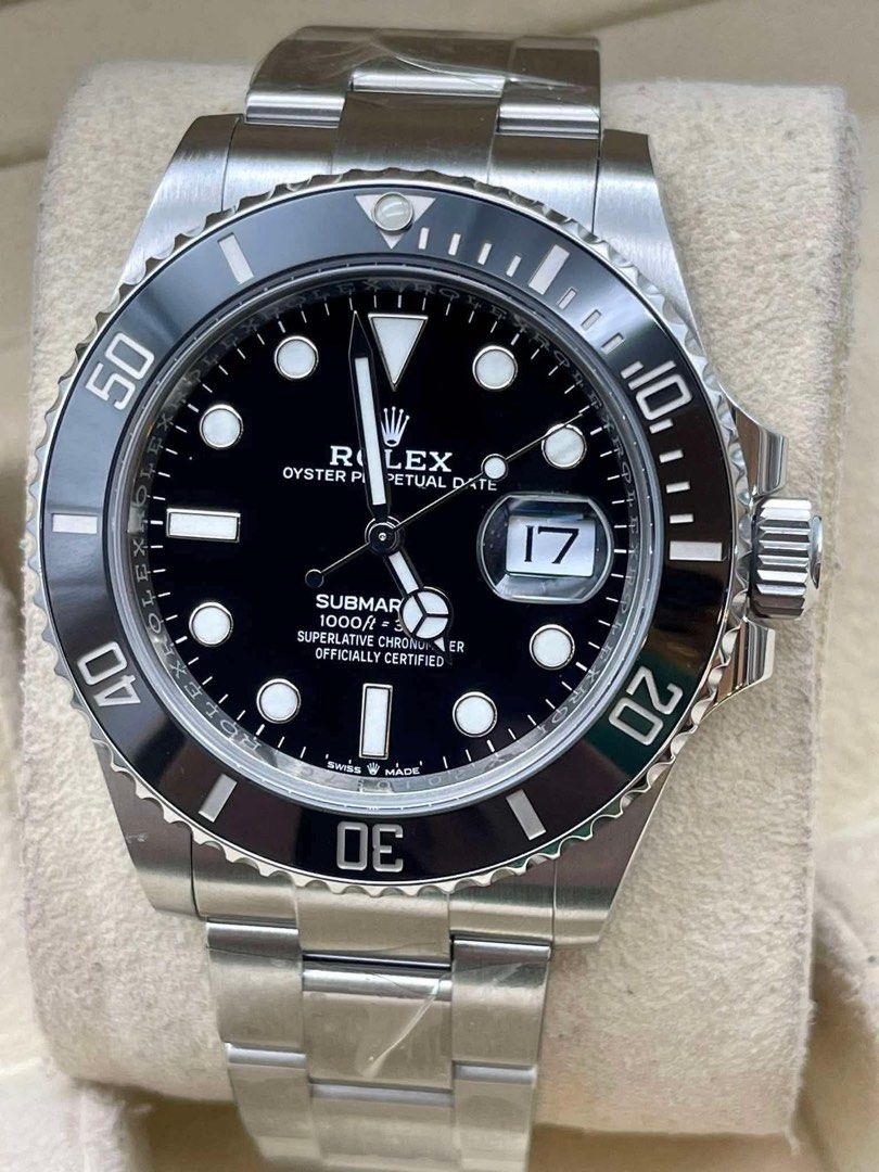 Rolex Submariner Date Black Dial Automatic Watch (Category: Luxury Watches) located in Manila. Submitted by watchesbyjamesdy (Listing ID 1458750217, Image 1). Description: - Rolex Submariner Date - Black dial with date window - Automatic movement - Stainless steel case and bracelet - Water resistant up to 1000ft/300m - Classic dive watch design - Perfect for everyday or special occasions.