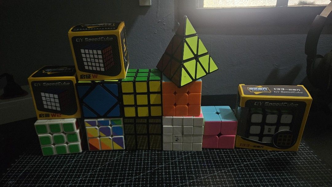 Rubic Cube (Category: Board Games & Puzzles) located in Sungai Pelek. Submitted by chupapiais (Listing ID 1458762097, Image 1). Description: Rm 5 each Take all rm 50 only postage + 10.