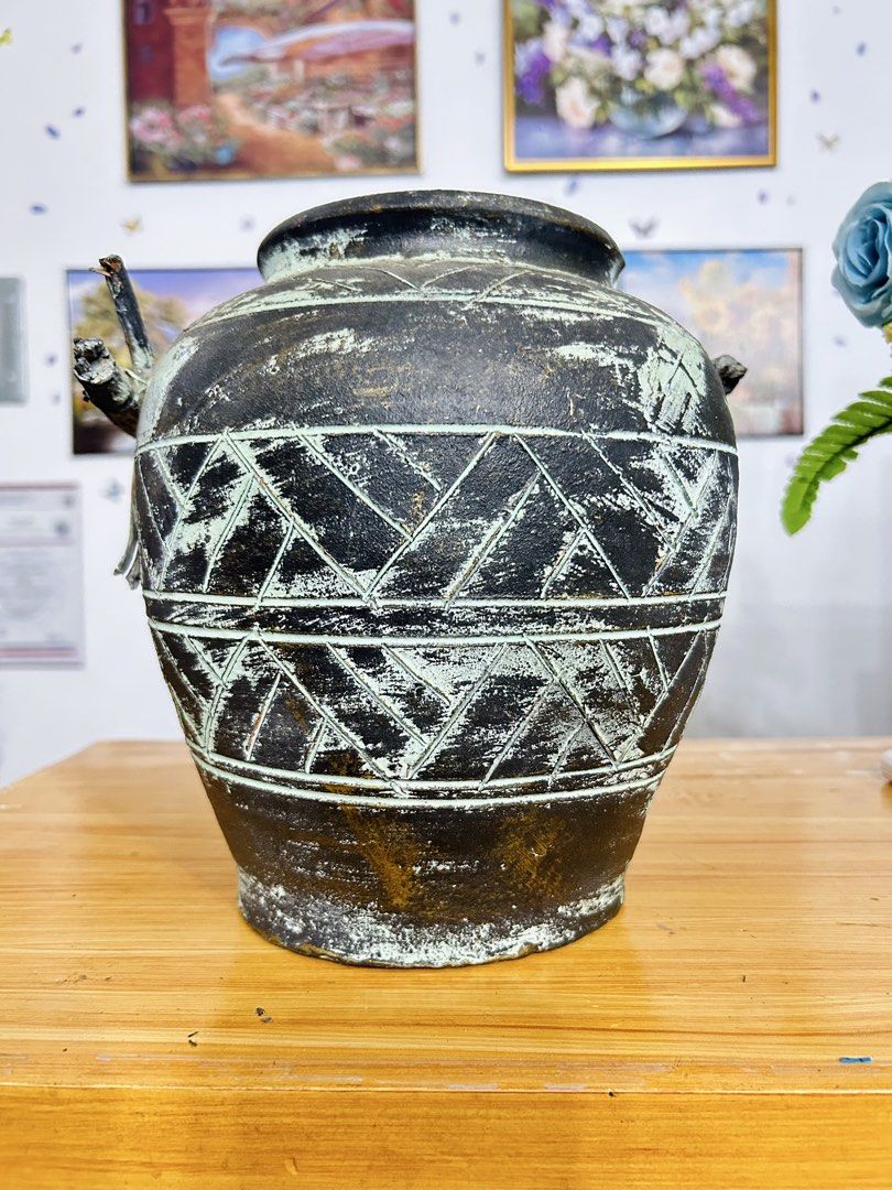 Rustic Clay Jar (Category: Vases & Decorative Bowls) located in Bustos. Submitted by gthings.collectibles (Listing ID 1458785861, Image 2). Description: ✨ Vintage Vibes para sa Inyong Tahanan! Yours at ₱450 only !! ✨Looking for that perfect statement piece? Check out this unique, rustic earthenware jar with intricate tribal-style carvings and a beautifully distressed finish. Ito ay may taas na 10 inches at diameter na 5 inches—sakto lang ipatong 