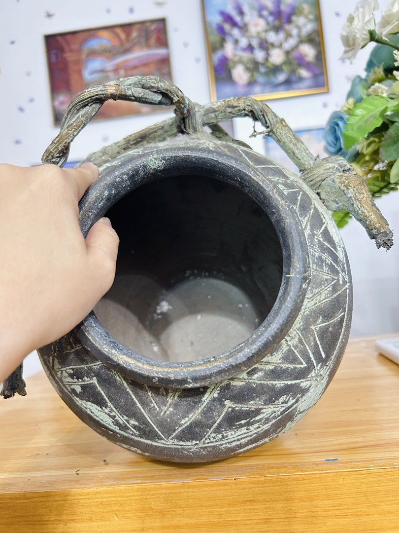 Rustic Clay Jar (Category: Vases & Decorative Bowls) located in Bustos. Submitted by gthings.collectibles (Listing ID 1458785861, Image 3). Description: ✨ Vintage Vibes para sa Inyong Tahanan! Yours at ₱450 only !! ✨Looking for that perfect statement piece? Check out this unique, rustic earthenware jar with intricate tribal-style carvings and a beautifully distressed finish. Ito ay may taas na 10 inches at diameter na 5 inches—sakto lang ipatong 