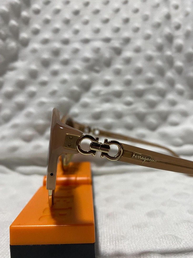 Salvatore Ferragamo Sunglasses SF836S Brown Gradient (Category: Sunglasses & Eyewear) located in Tanay. Submitted by micvalcorza (Listing ID 1458819697, Image 3). Description: - Authentic Salvatore Ferragamo Sunglasses - Model: SF836S - Lens Color: Brown Gradient - Hardware: Gold with iconic Gancini logo - Made in Italy - Stylish accessory for any outfit - Ideal for sunny days - 4500 PLUS SHIP.