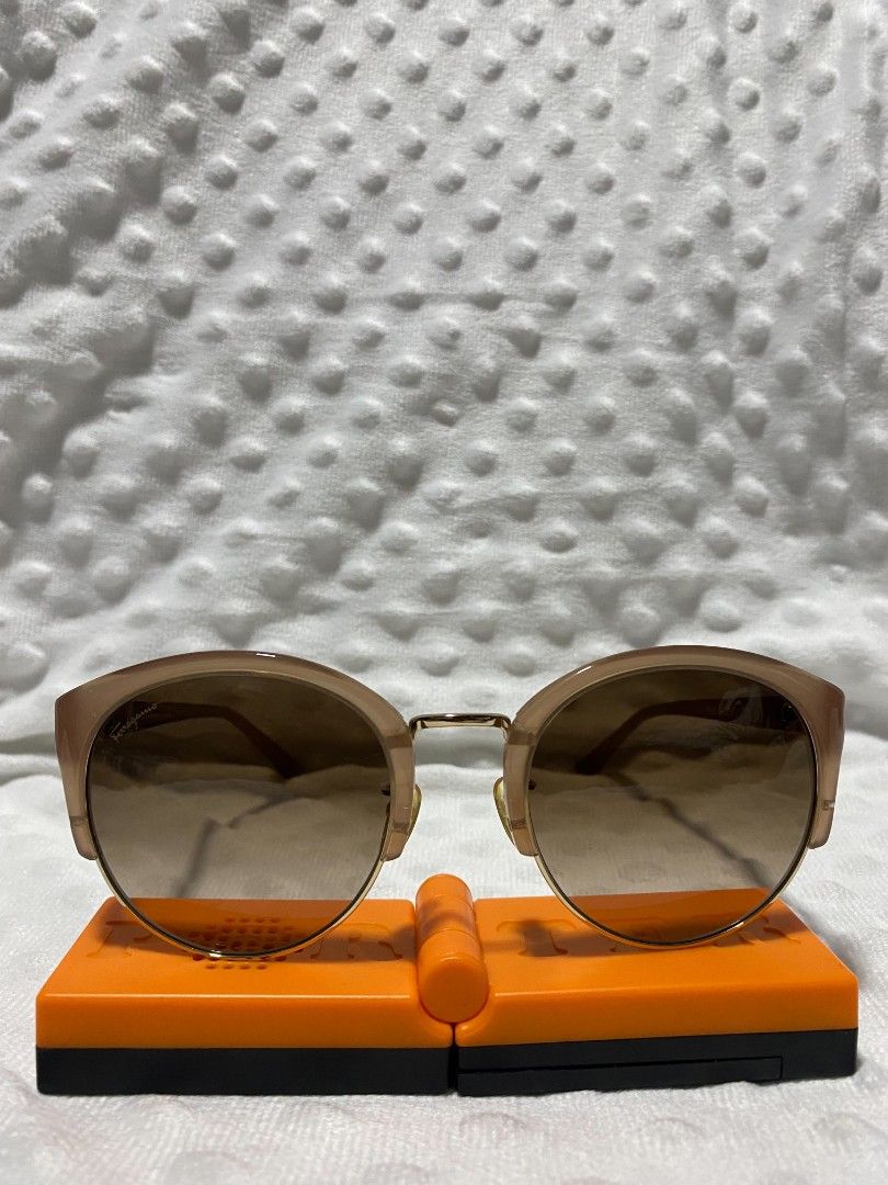 Salvatore Ferragamo Sunglasses SF836S Brown Gradient (Category: Sunglasses & Eyewear) located in Tanay. Submitted by micvalcorza (Listing ID 1458819697, Image 1). Description: - Authentic Salvatore Ferragamo Sunglasses - Model: SF836S - Lens Color: Brown Gradient - Hardware: Gold with iconic Gancini logo - Made in Italy - Stylish accessory for any outfit - Ideal for sunny days - 4500 PLUS SHIP.