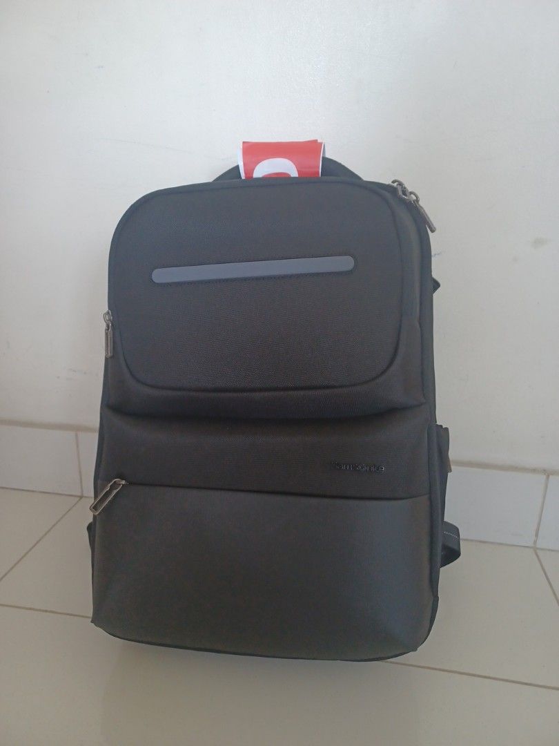 Samsonite Backpack (Category: Backpacks) located in Singapore. Submitted by anqualefaw43009 (Listing ID 1458764293, Image 3). Description: Retail price at SGD 175, selling for 130. PM to nego. As you can seen from the PAID tag, I haven't used it before. Selling for mom's impulse buy. .