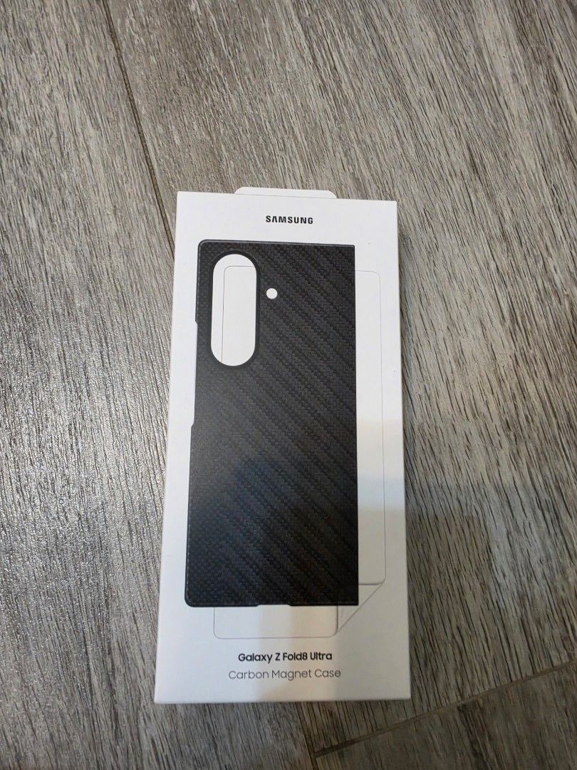 Samsung Galaxy Z Fold8 Ultra 原裝mon貼+ 碳纖保護套 （分類：手機套及手機殻）位於 Hong Kong。 由 higundamhws 提交（商品編號 1458786272，圖片 1）。簡介： 全新，原裝，不議。