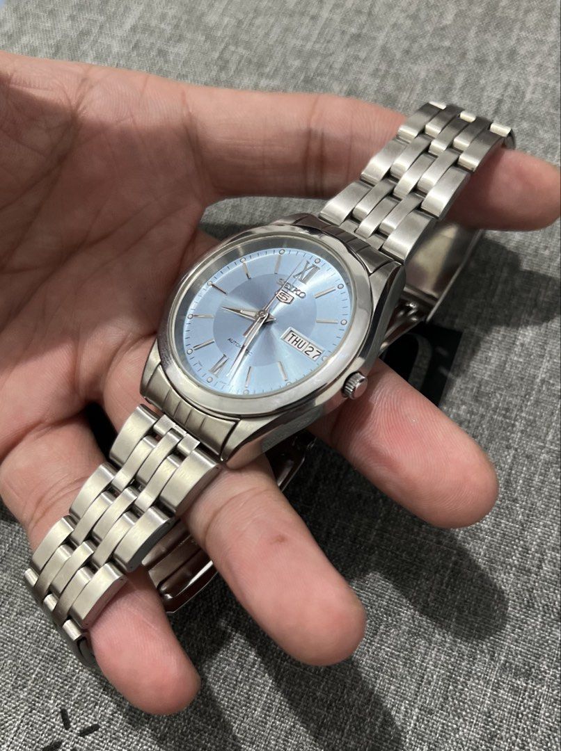 Seiko SNXA05 “Ice Blue” (Category: Men's Watches) located in Quezon City. Submitted by kronostimepieces (Listing ID 1458747923, Image 2). Description: SEIKO SNXA05 “ICE BLUE” (VERY RARE) Automatic 7s26 movement 37mm case diameter All original watch Excellent condition 9.5/10 Dial in mint condition Buffed and polished Fits up to 7 inches wrist size Price: ₱11,500 (negotiable) Location: Quezon City Note: This is a pre-loved watch. Signs of usage ar