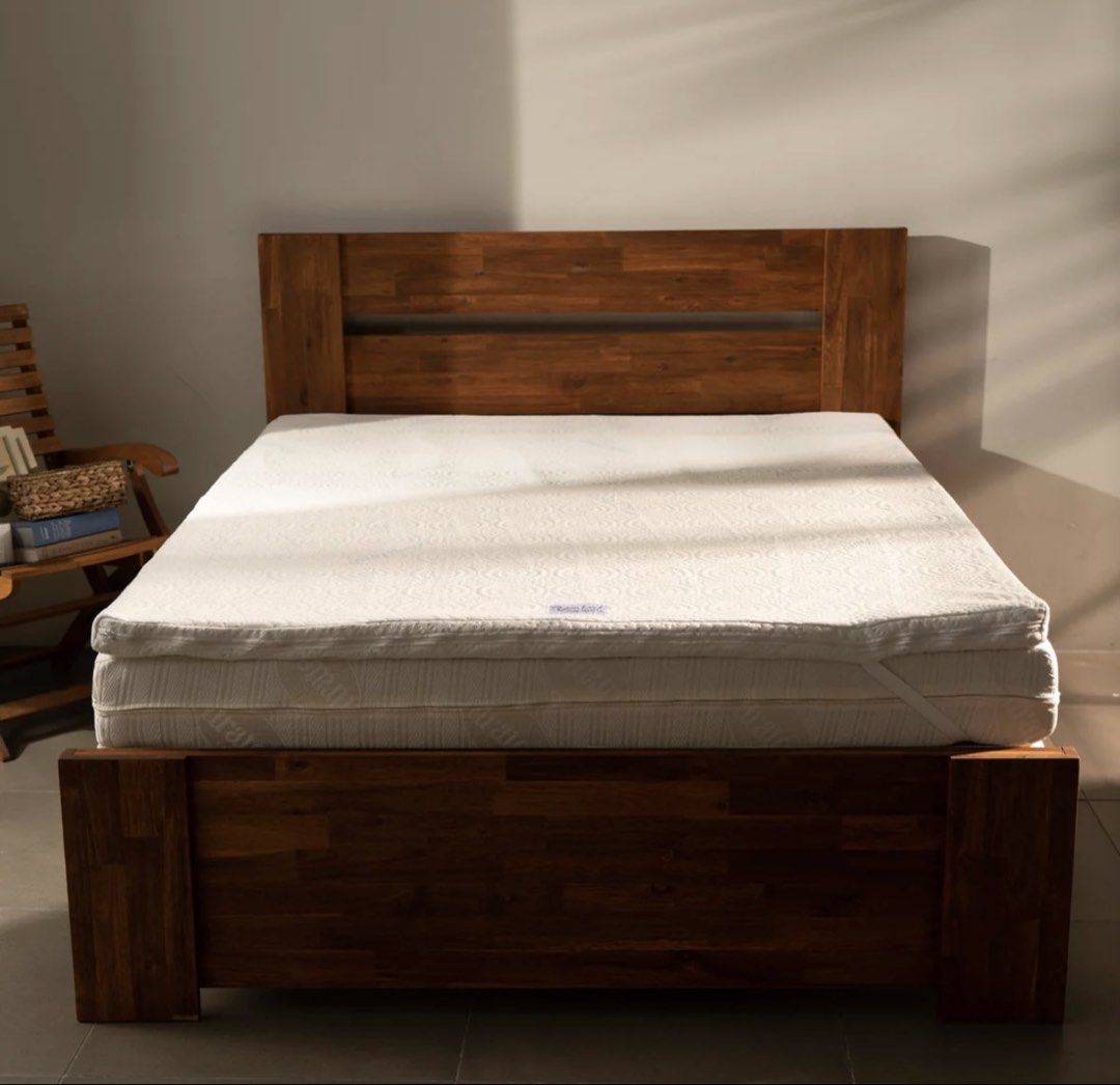 Semi Double Uratex Comfort Cloud Memory Foam Mattress Topper (Category: Bed Frames & Mattresses) located in Cainta. Submitted by lllleslieeee (Listing ID 1458775425, Image 2). Description: - Adds extra comfort to your mattress. - Memory foam topper for a softer sleep. - Fits on top of your existing mattress. - Features a quilted pattern. - Great for upgrading your bed..