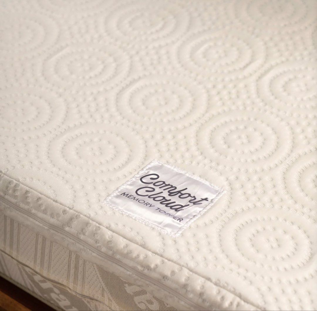 Semi Double Uratex Comfort Cloud Memory Foam Mattress Topper (Category: Bed Frames & Mattresses) located in Cainta. Submitted by lllleslieeee (Listing ID 1458775425, Image 1). Description: - Adds extra comfort to your mattress. - Memory foam topper for a softer sleep. - Fits on top of your existing mattress. - Features a quilted pattern. - Great for upgrading your bed..