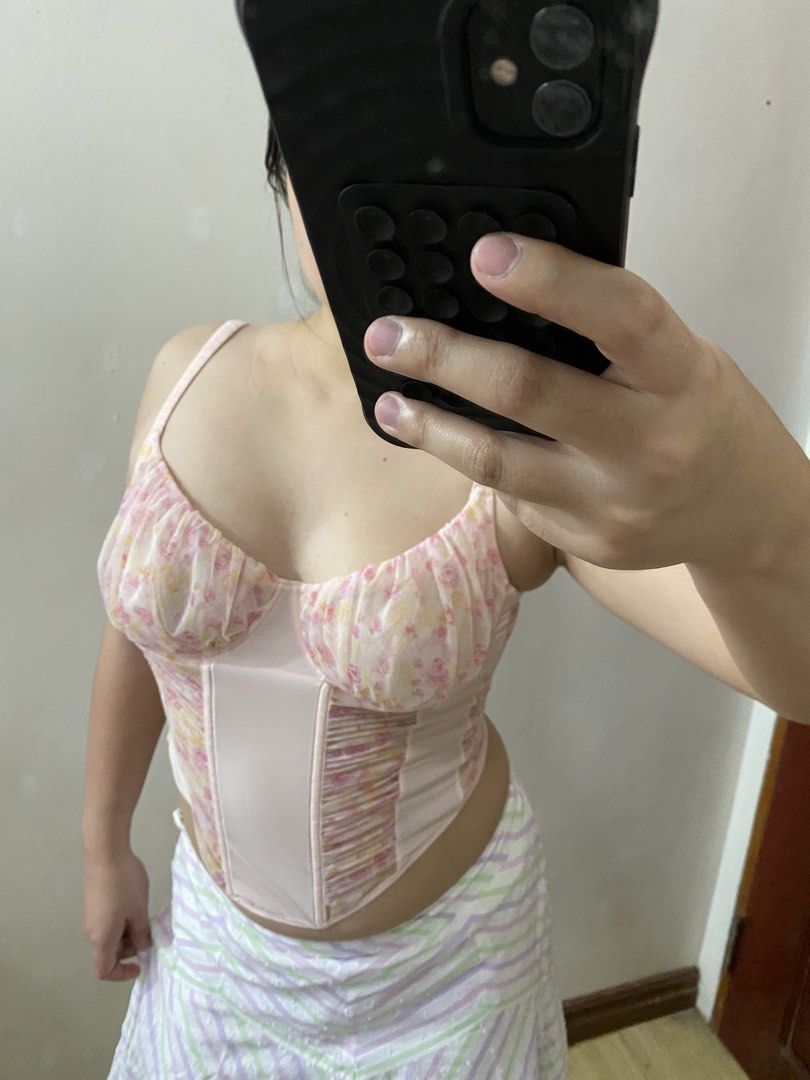 Pink Bustier Floral Corset (Category: Undergarments & Loungewear) located in Manaoag. Submitted by wewhorewhat (Listing ID 1456830640, Image 1). Description: SHEIN CORSET CUT TAG SIZE SMALL-MED.