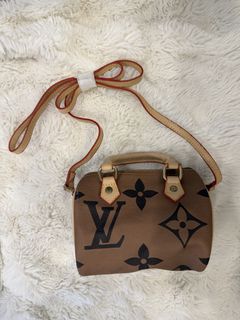 (Category: ) located in . Submitted by shells.closet (Listing ID 1458764555, Image 1). Description: .