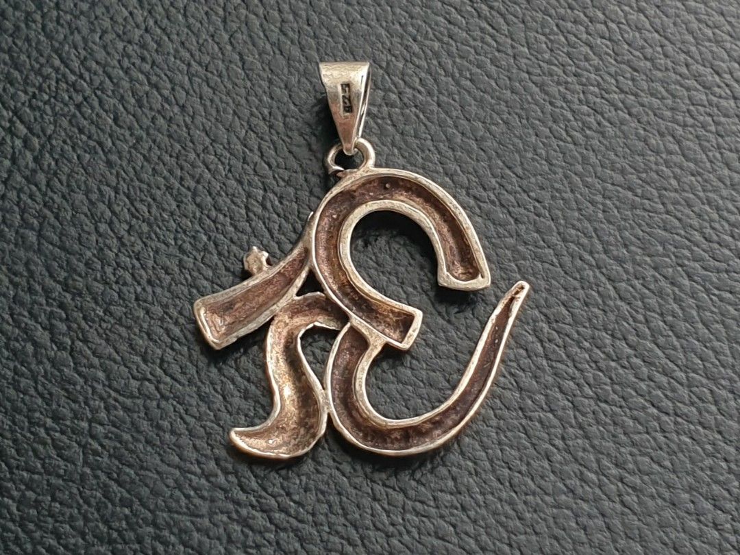 Silver 925 Om Hindu Pendant (Category: Necklaces) located in Quezon City. Submitted by WasalakTwo (Listing ID 1458811957, Image 3). Description: Vintage from Japan Silver 925 Open for delivery nationwide.