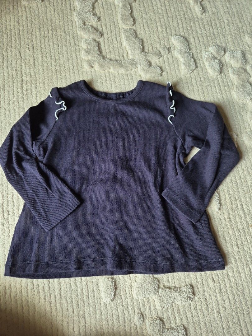 Size 100 - Uniqlo Tshirt (Category: Babies & Kids Fashion) located in Paranaque City. Submitted by nik_dc (Listing ID 1458698308, Image 1). Description: used once only payment via gcash shipping c/o buyer.