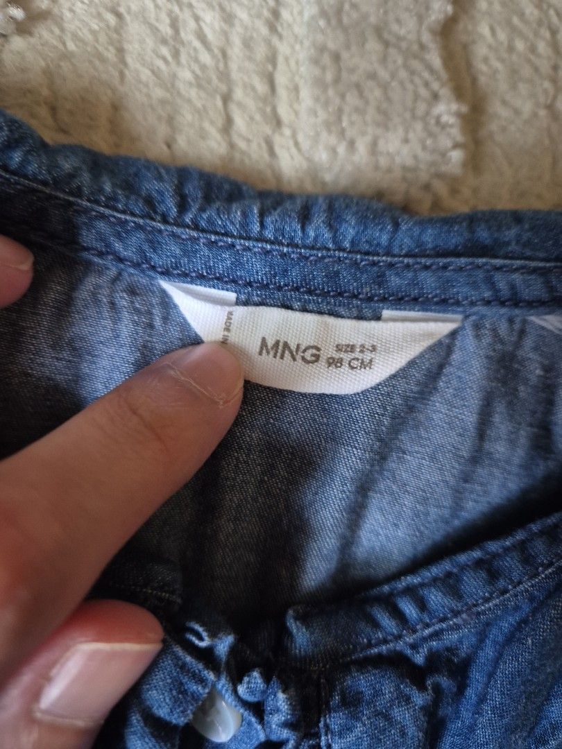 Size 2-3 - Mango Baby Chambray Top (Category: Babies & Kids Fashion) located in Paranaque City. Submitted by nik_dc (Listing ID 1458700280, Image 2). Description: used twice only.