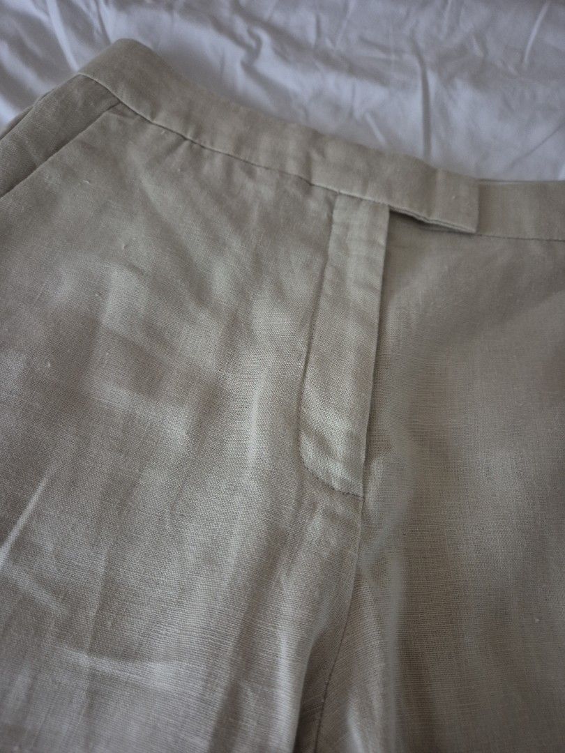 Size 4 - Mango Linen Cropped Pants (Category: Other Bottoms) located in Paranaque City. Submitted by nik_dc (Listing ID 1458712302, Image 2). Description: brand new, never used payment via gcash shipping c/o buyer.