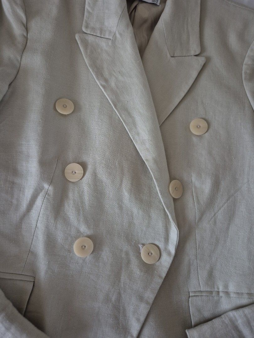 Size 6 - Mango Linen Blazer (Category: Coats, Jackets and Outerwear) located in Paranaque City. Submitted by nik_dc (Listing ID 1458712691, Image 2). Description: used once only lined with shoulder pads payment via gcash shipping c/o buyer.