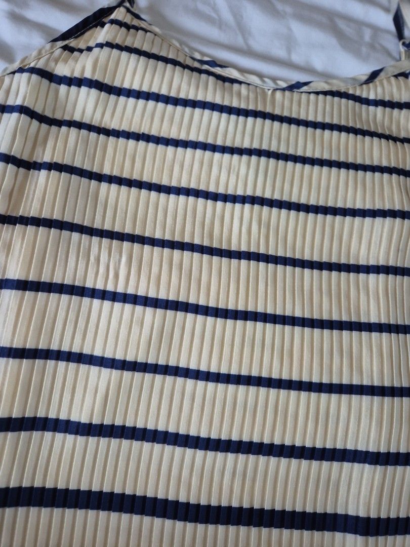 Size XS - Mango Pleated Dress (Category: Dresses) located in Paranaque City. Submitted by nik_dc (Listing ID 1458716581, Image 2). Description: fits XS to S lined payment via gcash shipping c/o buyer .