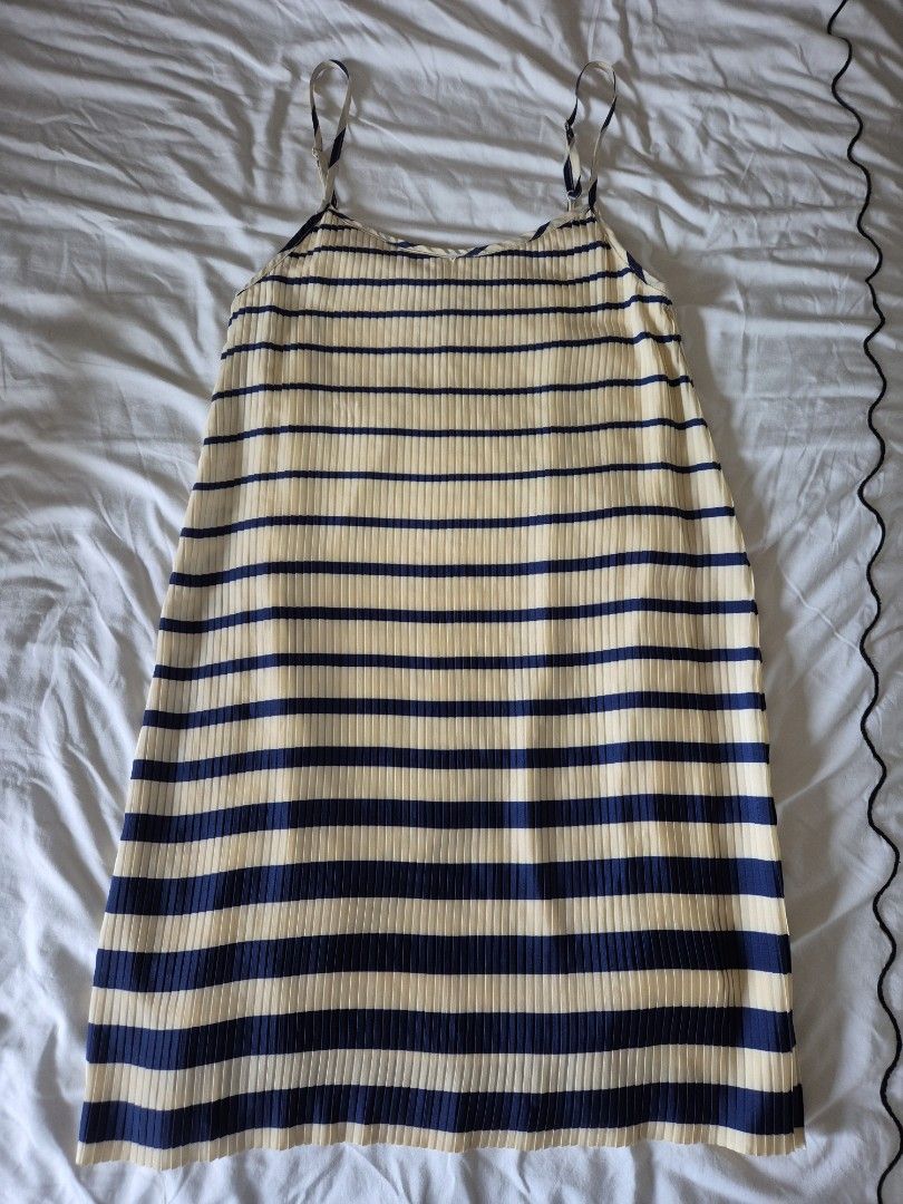 Size XS - Mango Pleated Dress (Category: Dresses) located in Paranaque City. Submitted by nik_dc (Listing ID 1458716581, Image 1). Description: fits XS to S lined payment via gcash shipping c/o buyer .