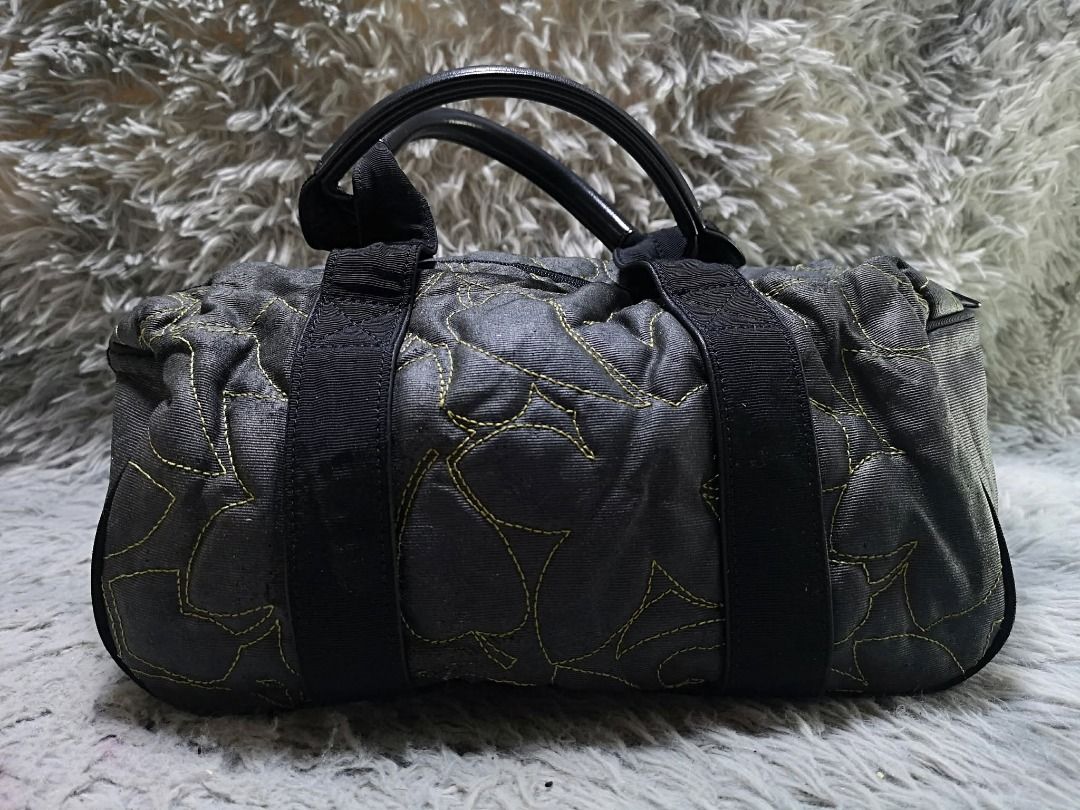 Soft Padded Nylon Exterior Cylindrical Hand Bag (Category: Beach Bags) located in Santa Cruz. Submitted by jmy_surplus.2 (Listing ID 1458697854, Image 1). Description: Size ; L - 9 W - 12 Color ; dark Grey Type ; Hand bag Brand ; No brand Material ; Nylon Style ; Zipper Closure Boston hand bag LR 167 JMY 1 Batch #219 AVAILABLE.
