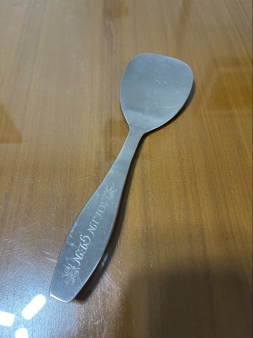 Solingen Stainless Steel Rice Spoon (Category: Other Kitchenware & Tableware) located in Quezon City. Submitted by doublelkitchenware (Listing ID 1458808361, Image 1). Description: Solingen Stainless Steel Rice Spoon Made in Germany Stainless Steel 18/10 Artichoke 23.5cm Makapal and mabigat Minimal sign of usage / scratches Pick up or shipping via lalamove Provincial 🚚j&t Novaliches Qc .