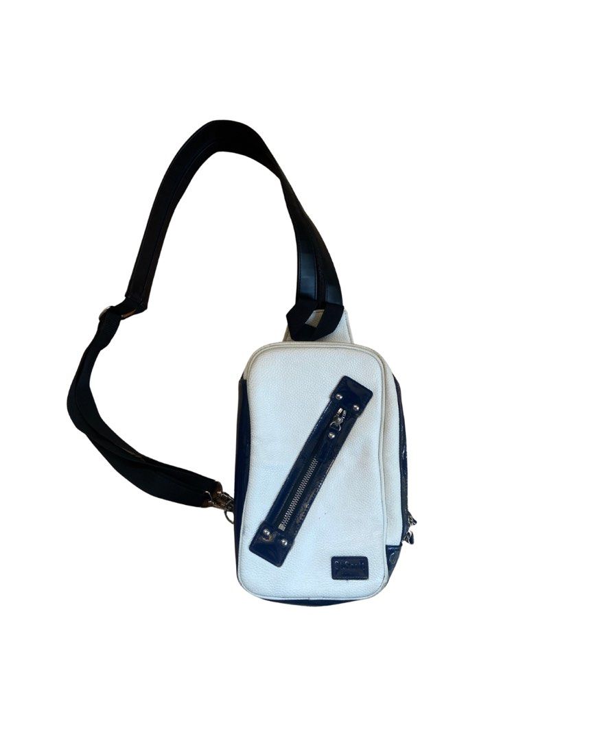ST. SCOTT LONDON BAG (Category: Belt bags, Clutches and Pouches) located in El Salvador. Submitted by 00jiroo00 (Listing ID 1458784835, Image 1). Description: ST. SCOTT LONDON BAG Dimensions: Estimated size - S Details: good condition must have minor signs of usage two-way strap minimal scratch Condition: 8.5/10 Color rate: 8.5/10 Swipe for more details… 📌 Before You Buy: 📃 Please read all item details carefully 📍 Payment-first policy applies 
